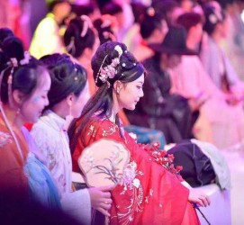 无锡汉服模特兼职(想做汉服模特去哪里找)