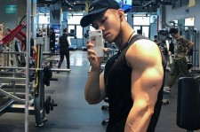 无锡肌肉男模(肌肉男模拟器)